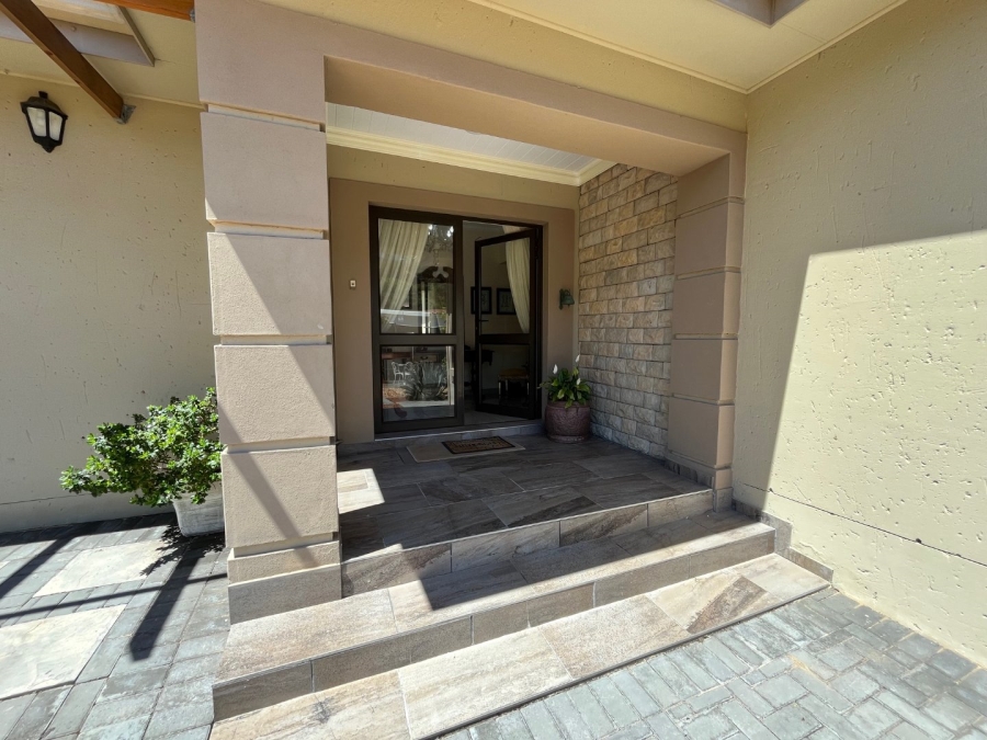 3 Bedroom Property for Sale in Outeniqua Strand Western Cape